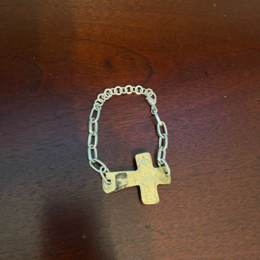 𝅺Cross bracelet, gold cross on silver chain